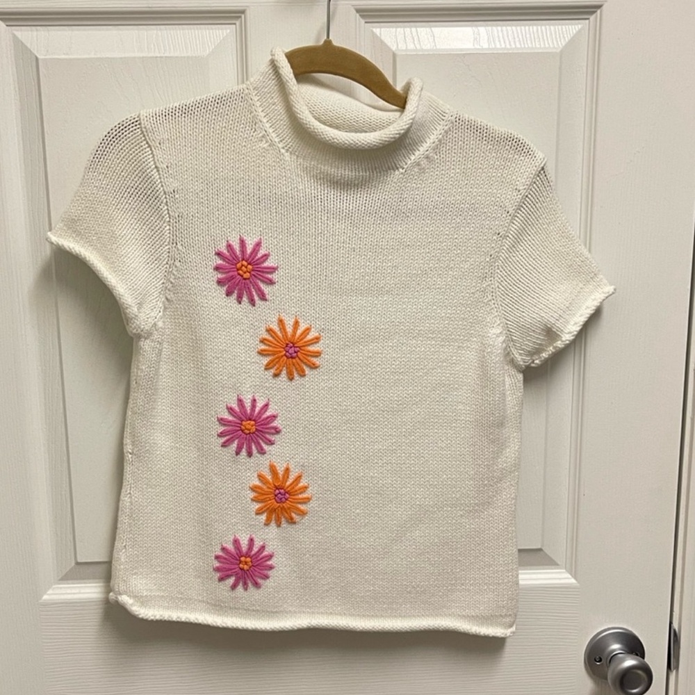 G Knitwear Off-White Knit Sweater Top. Sz Medium